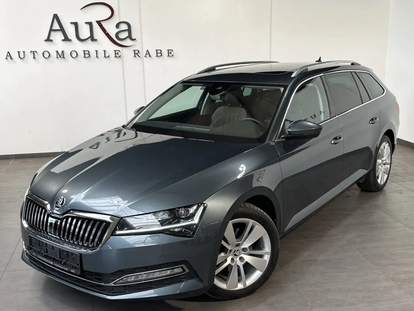 Skoda Superb Combi 2.0 TDI DSG 4x4 NAV+LED+VCOCK+PANO Gris - 1