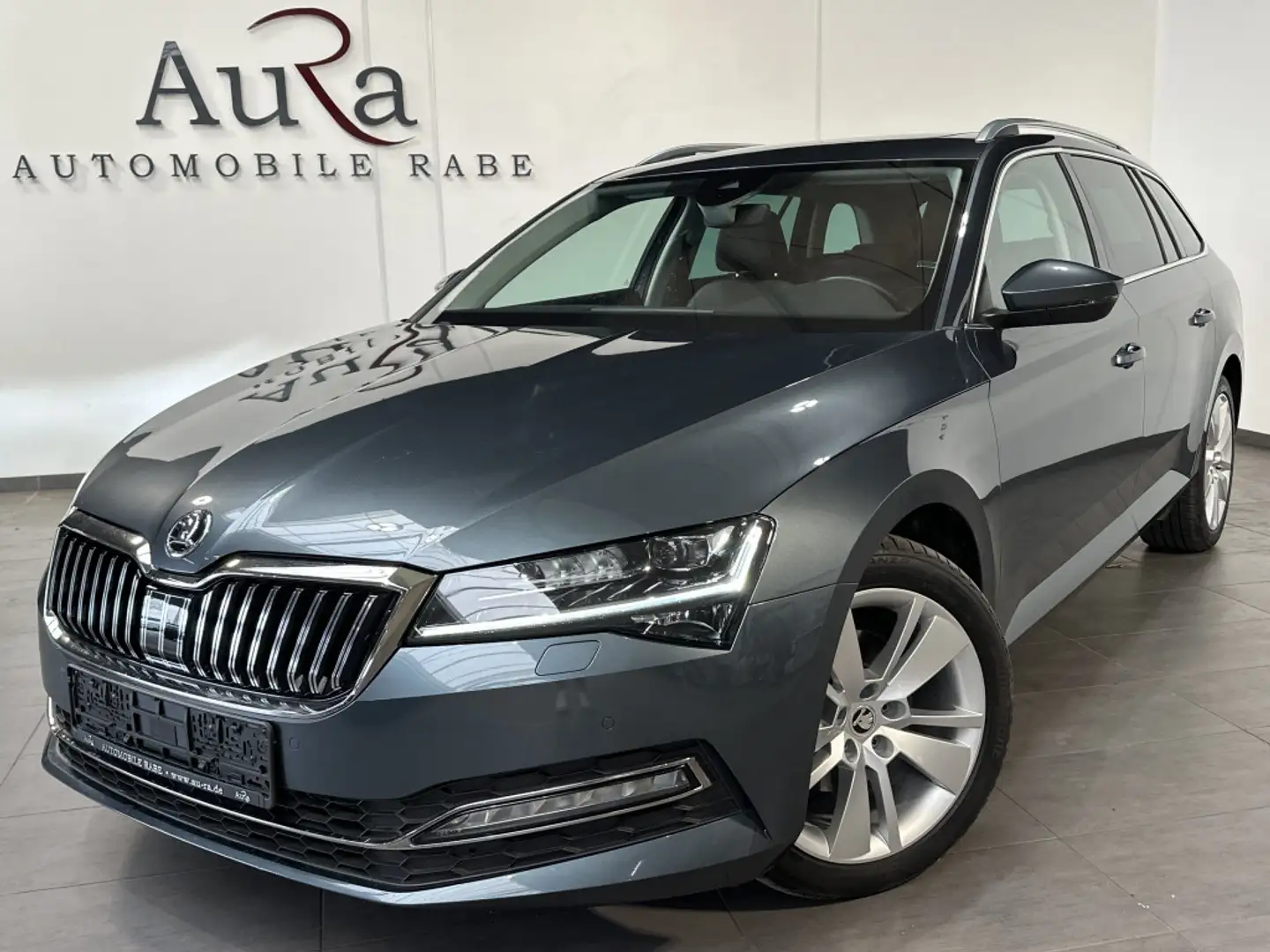 Skoda Superb Combi 2.0 TDI DSG 4x4 NAV+LED+VCOCK+PANO Gris - 2