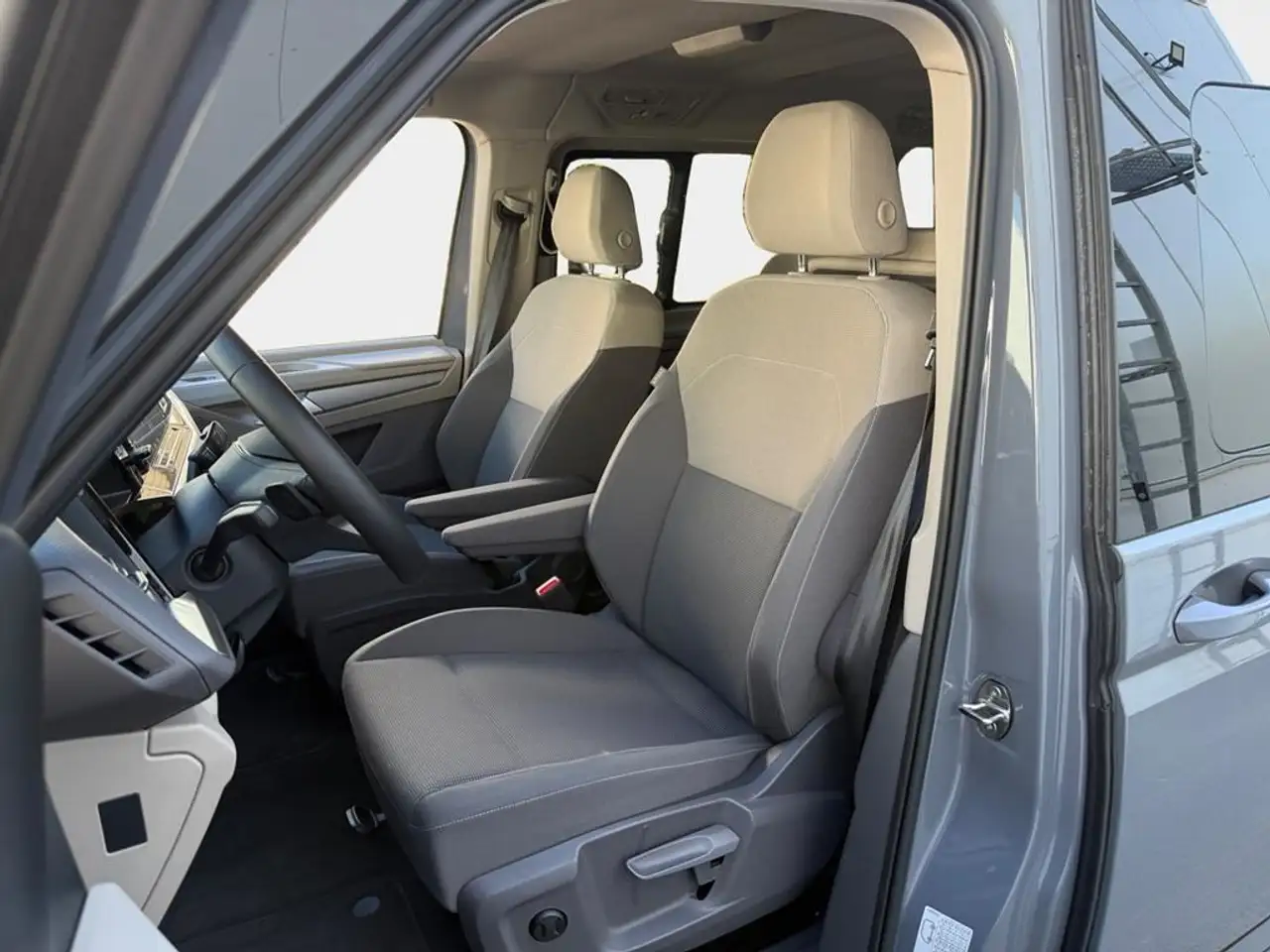 Volkswagen T7 Multivan Edition DSG, миниатюра 7