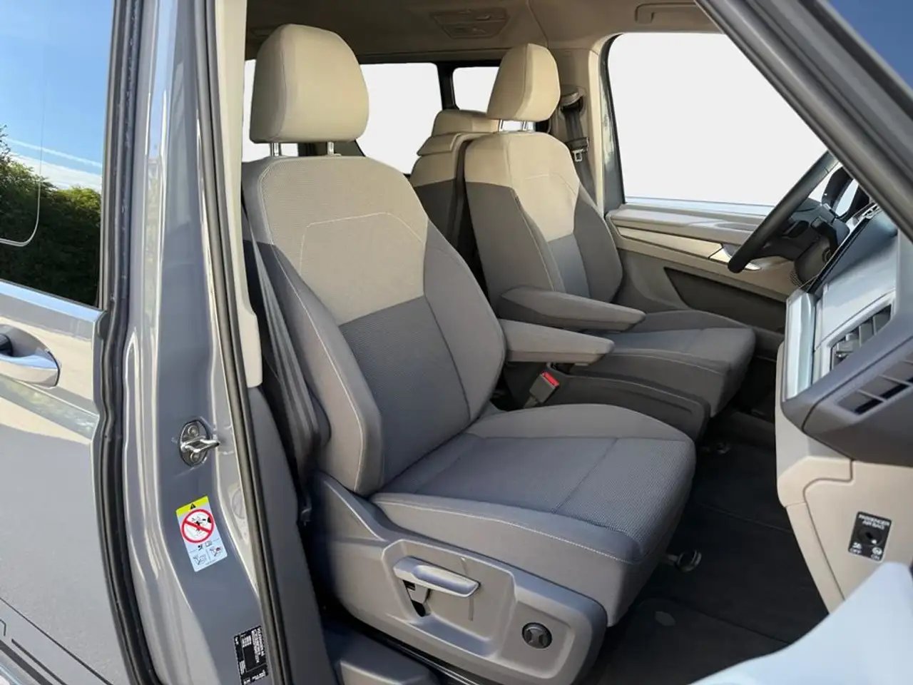 Volkswagen T7 Multivan Edition DSG, миниатюра 11