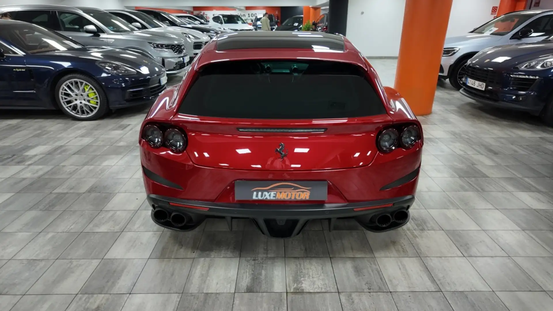 페라리 GTC4 루쏘 2018 빨강 사진 6