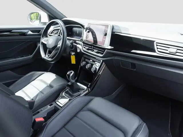 Volkswagen T-Roc view 11
