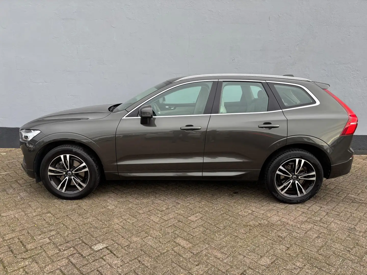 Volvo XC60 2.0 T5 Momentum - Origineel Nederlands Geleverd Grau - 2