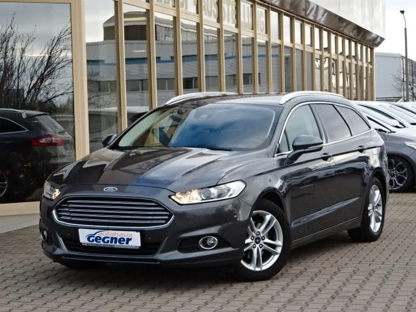 Ford Mondeo Turnier 160PS Autm. Titanium Navi AHK Grau - 2