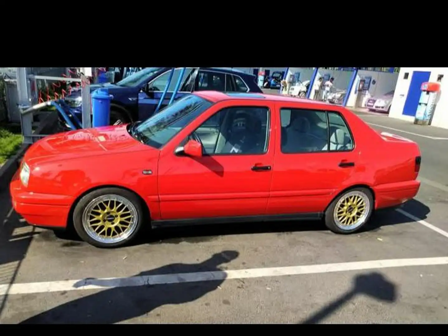 Volkswagen Vento 1.6 GLX Rot - 1