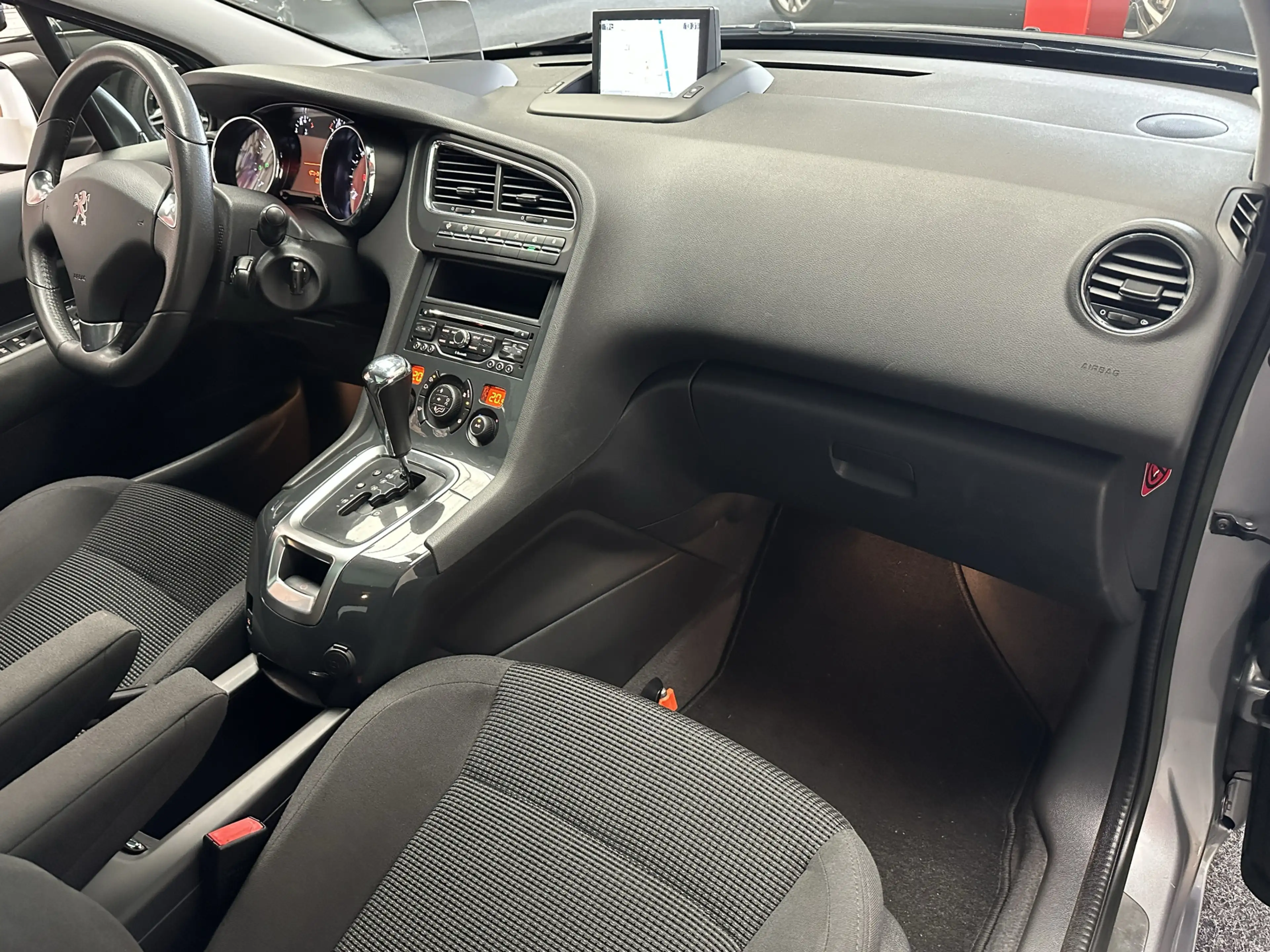 Peugeot 5008 1.6 THP ALLURE 7PERSOONS AUTOMAAT PANORAMADAK HEAD — photo 14