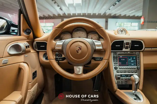 Porsche 911 view 13