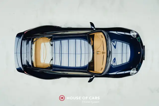Porsche 911 view 4