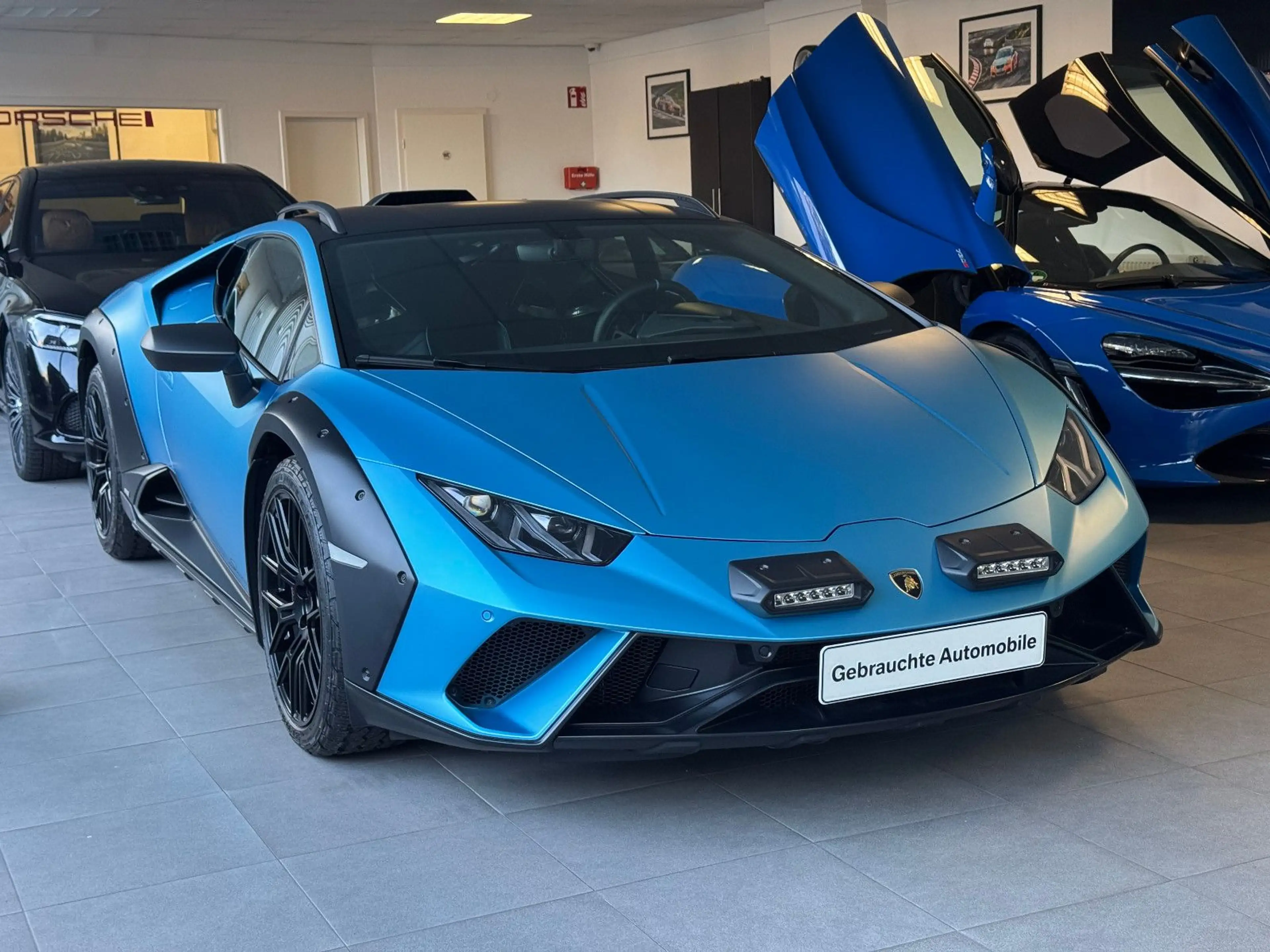 Lamborghini Huracán Sterrato Blu-Arione-Matt Sensonum — photo 4