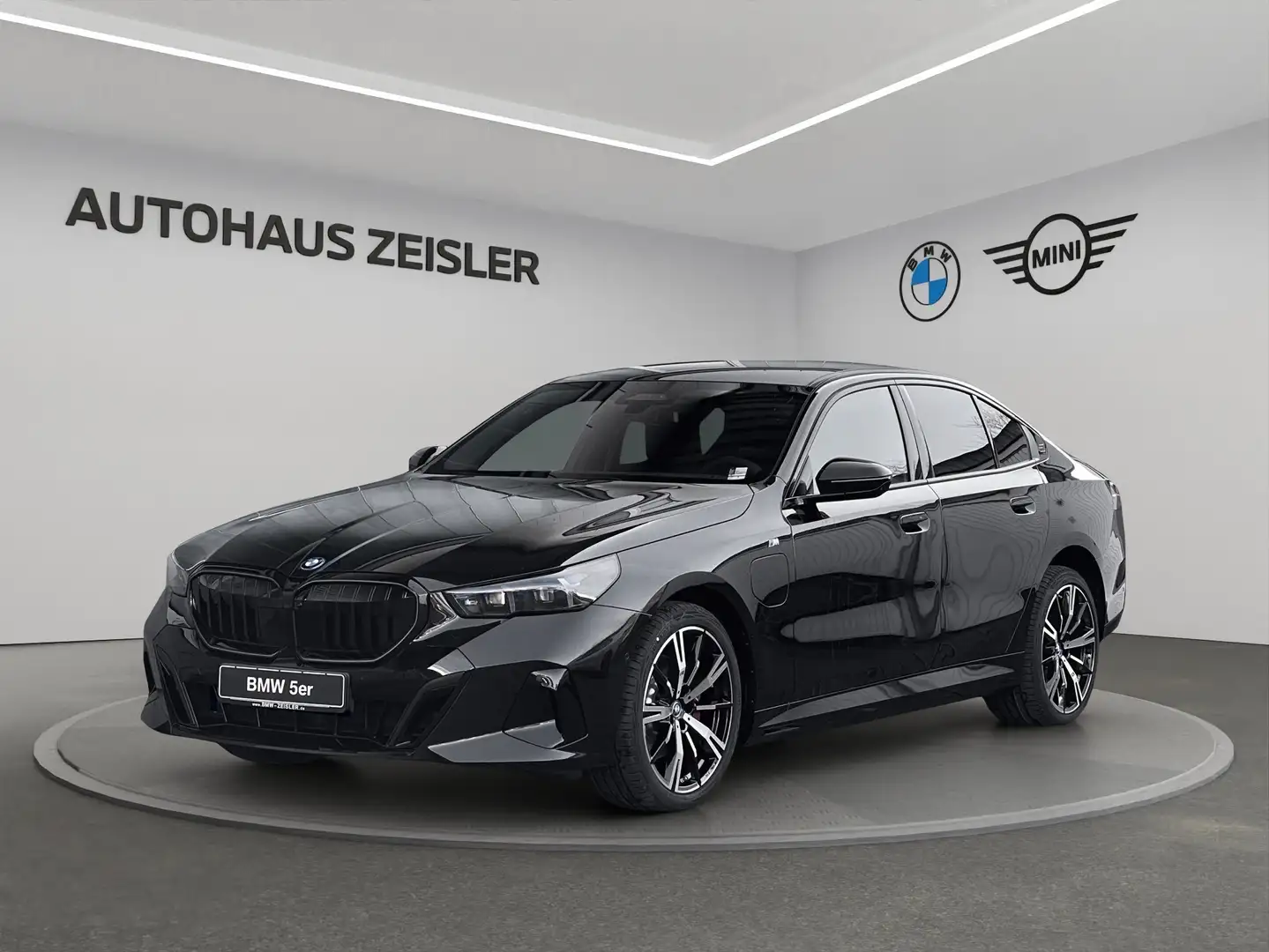 BMW 530 e xDrive Lim. M Sport Pro 20"LM AHK Glasdach Black - 1