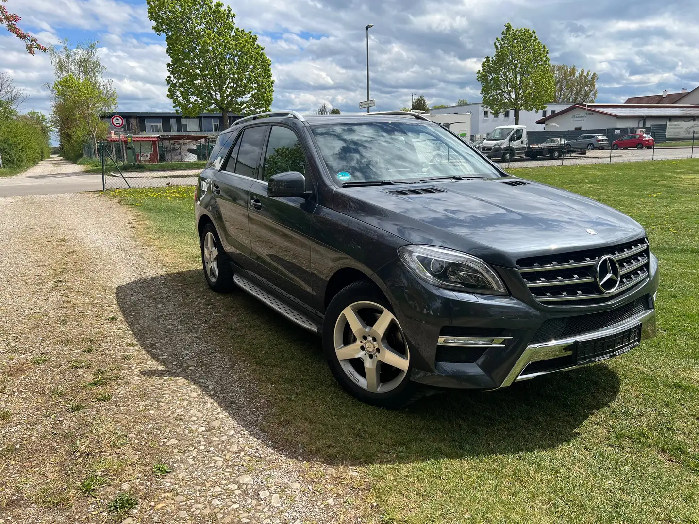 Mercedes-Benz ML 350 ML 350 BlueTEC 4MATIC 7G-TRONIC — AMG LINE Grau - 2