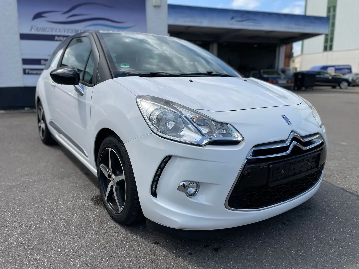 Citroen DS3 Ultra-Prestige Leder Klima HU 07/26 Navi Weiß - 2