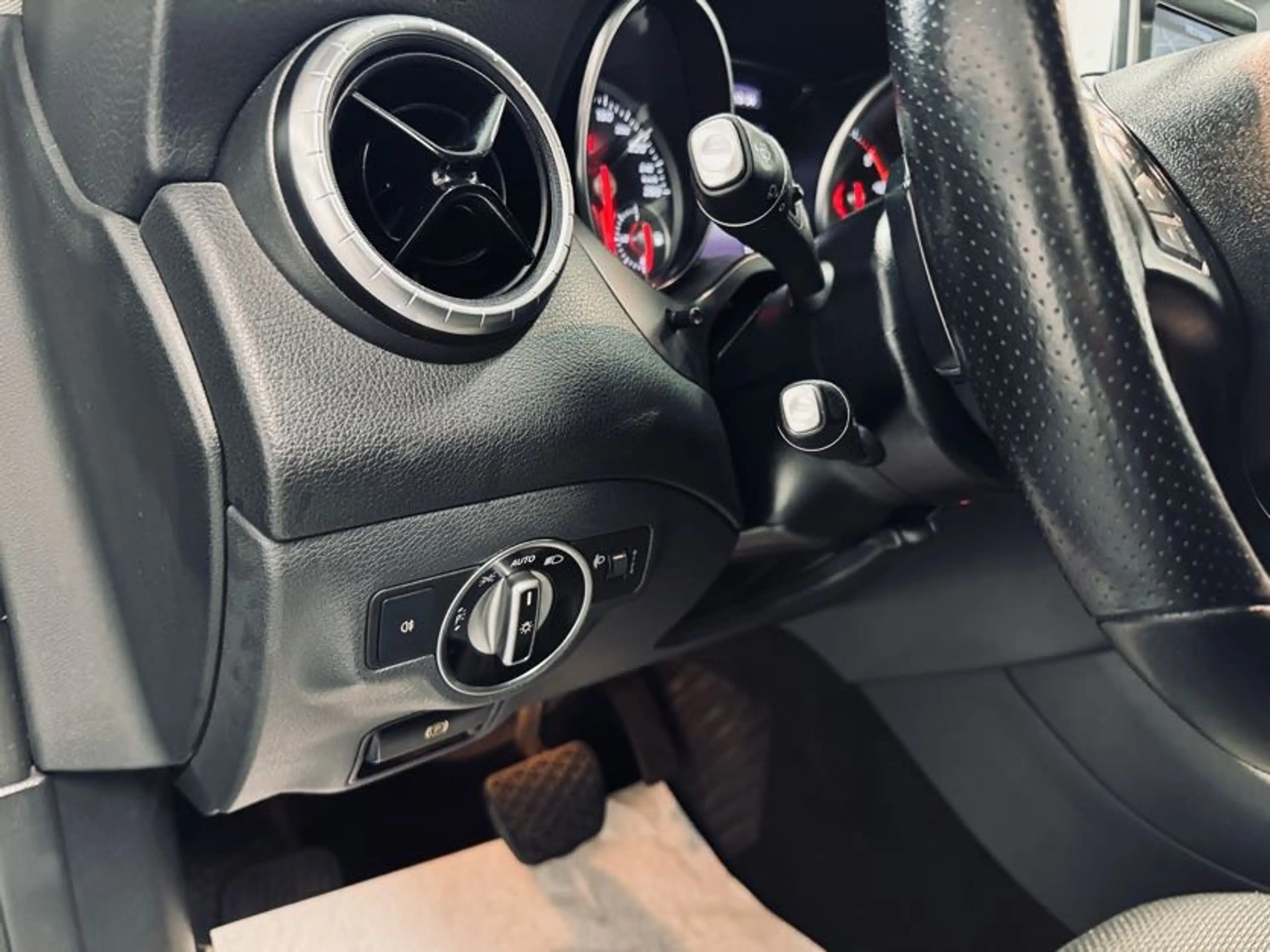 Mercedes-Benz CLA 180 CLA 180 d — photo 14