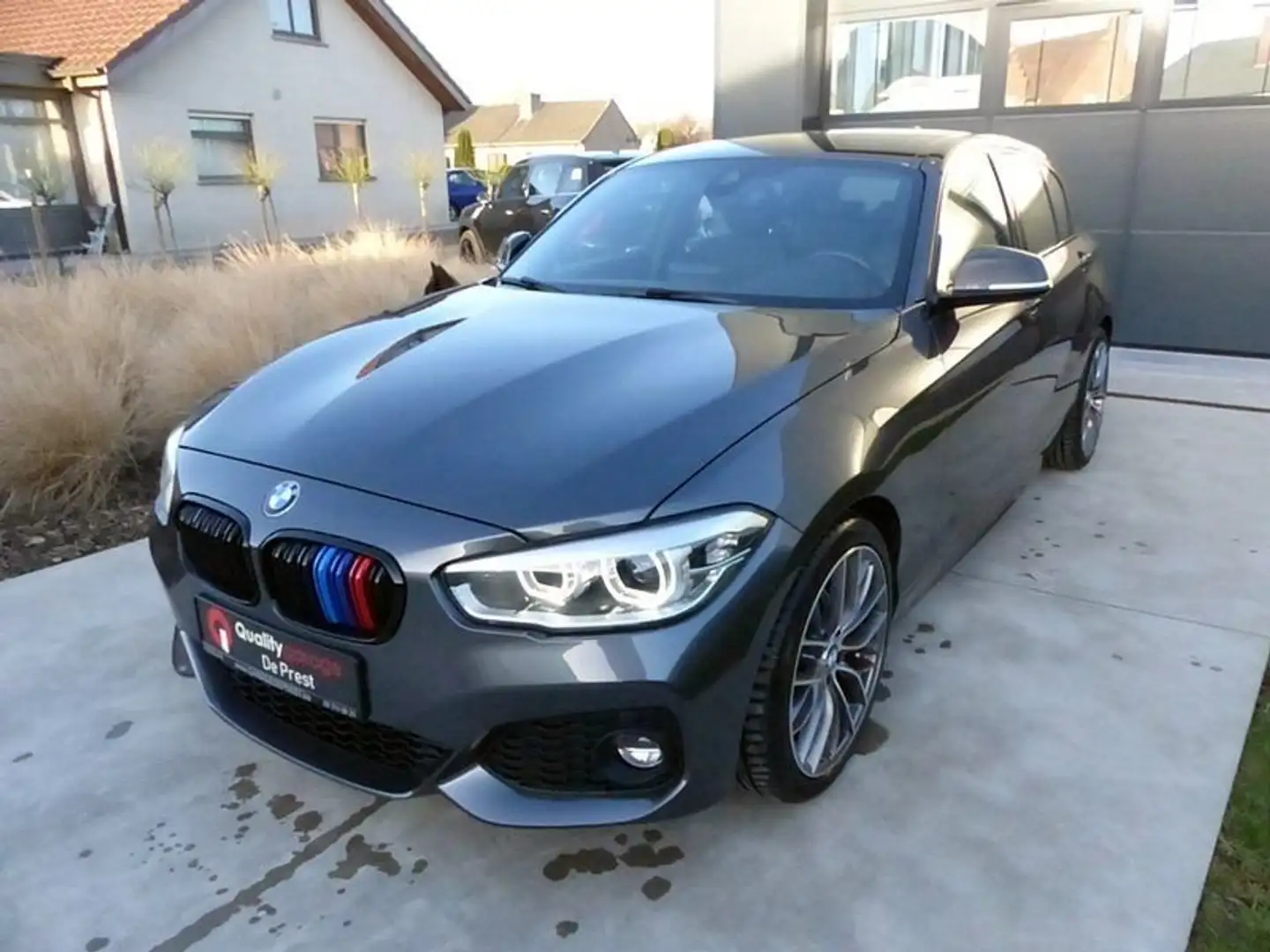 BMW 118 i M-sportpakket Navi Cruise Control LED PDC Grijs - 1