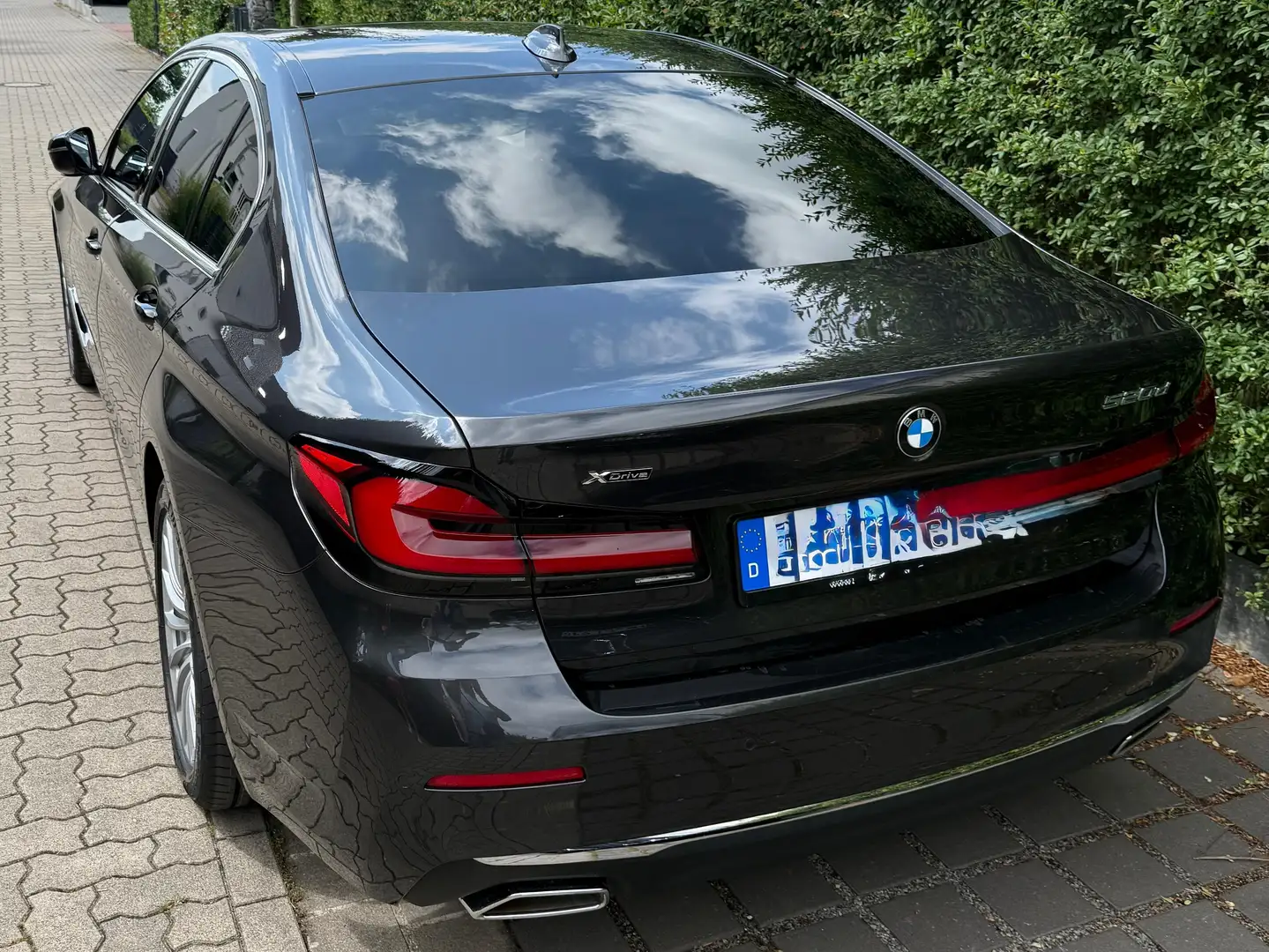 BMW 520 520d xDrive Aut. Luxury Line Grau - 2