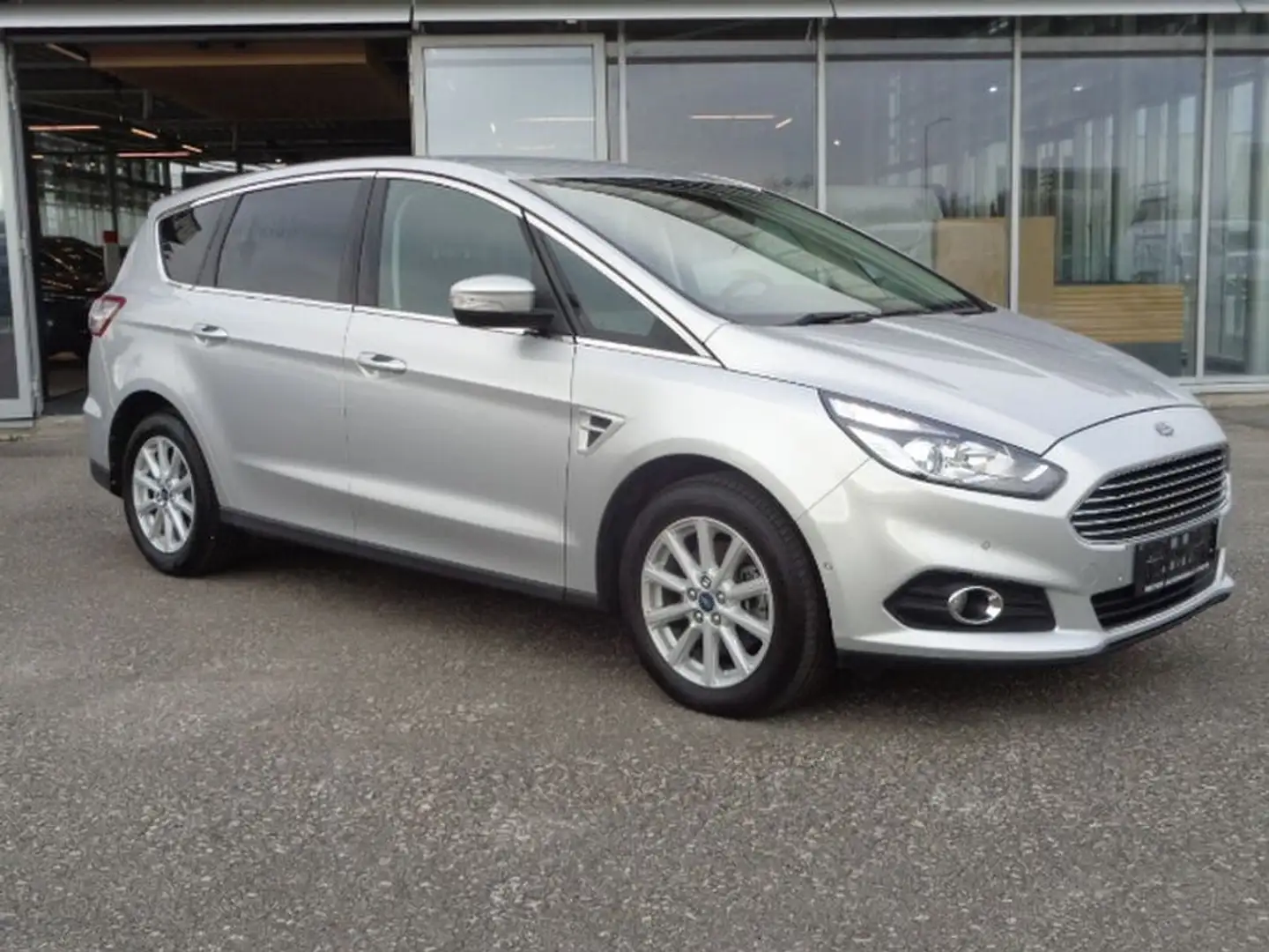 Ford S-Max Titanium 2.0 TDCi *Navi *Soundsystem Silber - 2