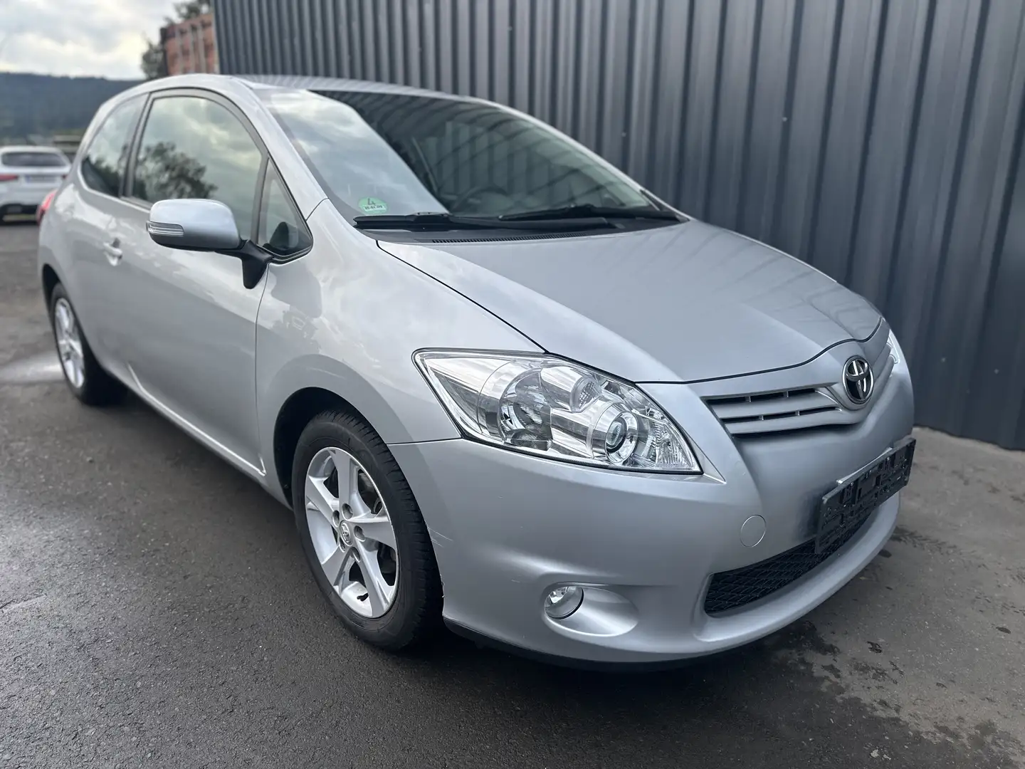 Toyota Auris 1.3 VVTI, Klima, 1.Hand, Scheckheftgepfelgt Silber - 2