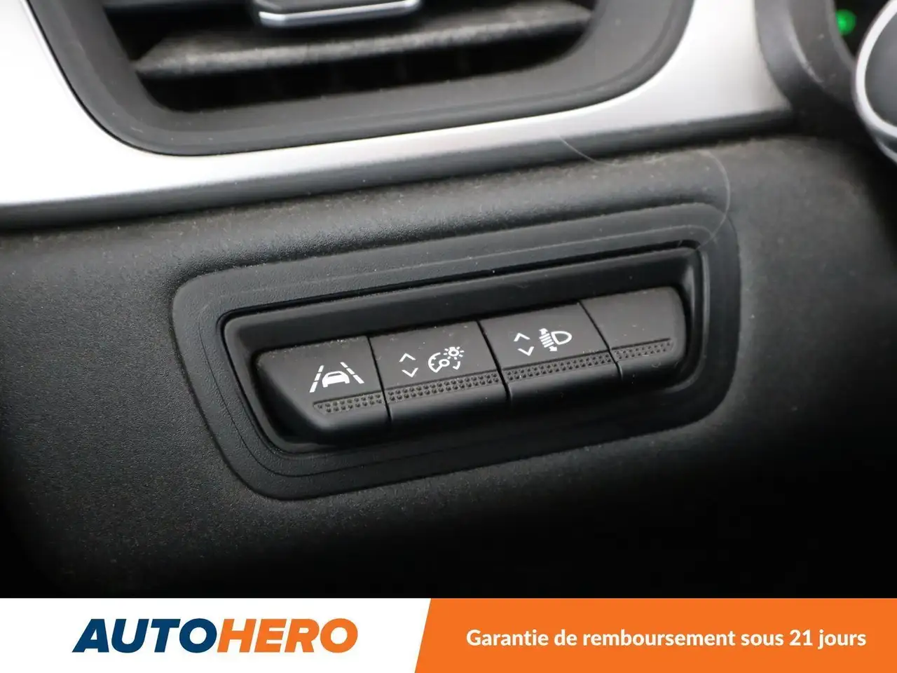 Renault Captur — photo 27