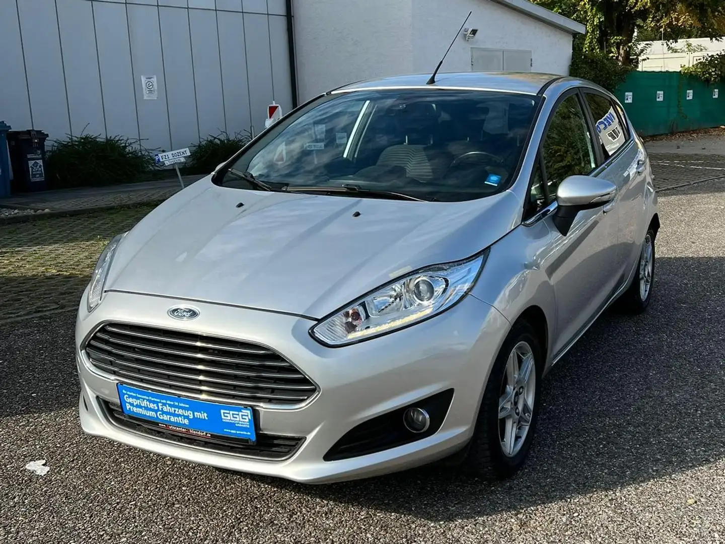 Ford Fiesta Titanium Grau - 2