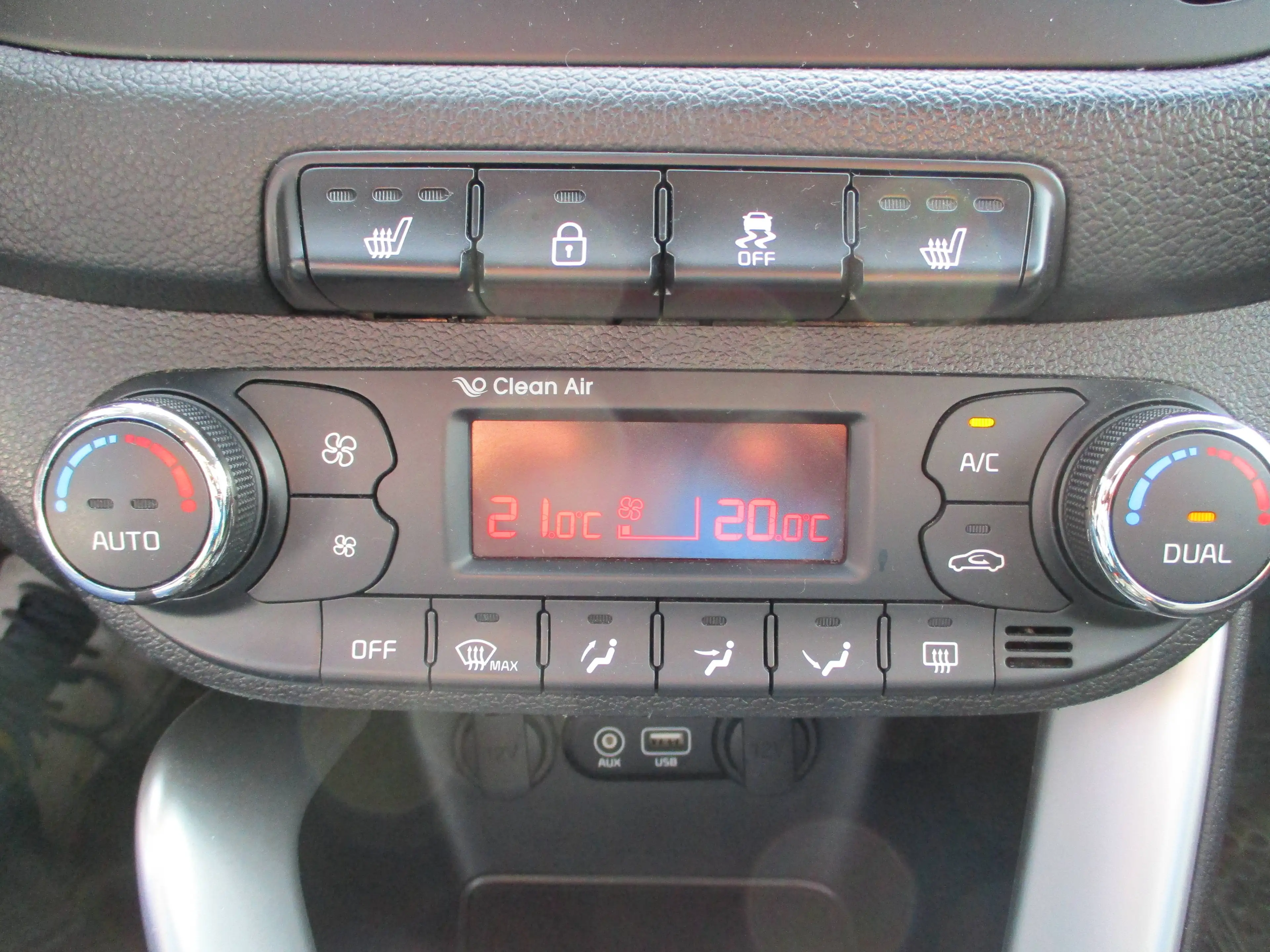 Kia Ceed / cee'd — photo 14