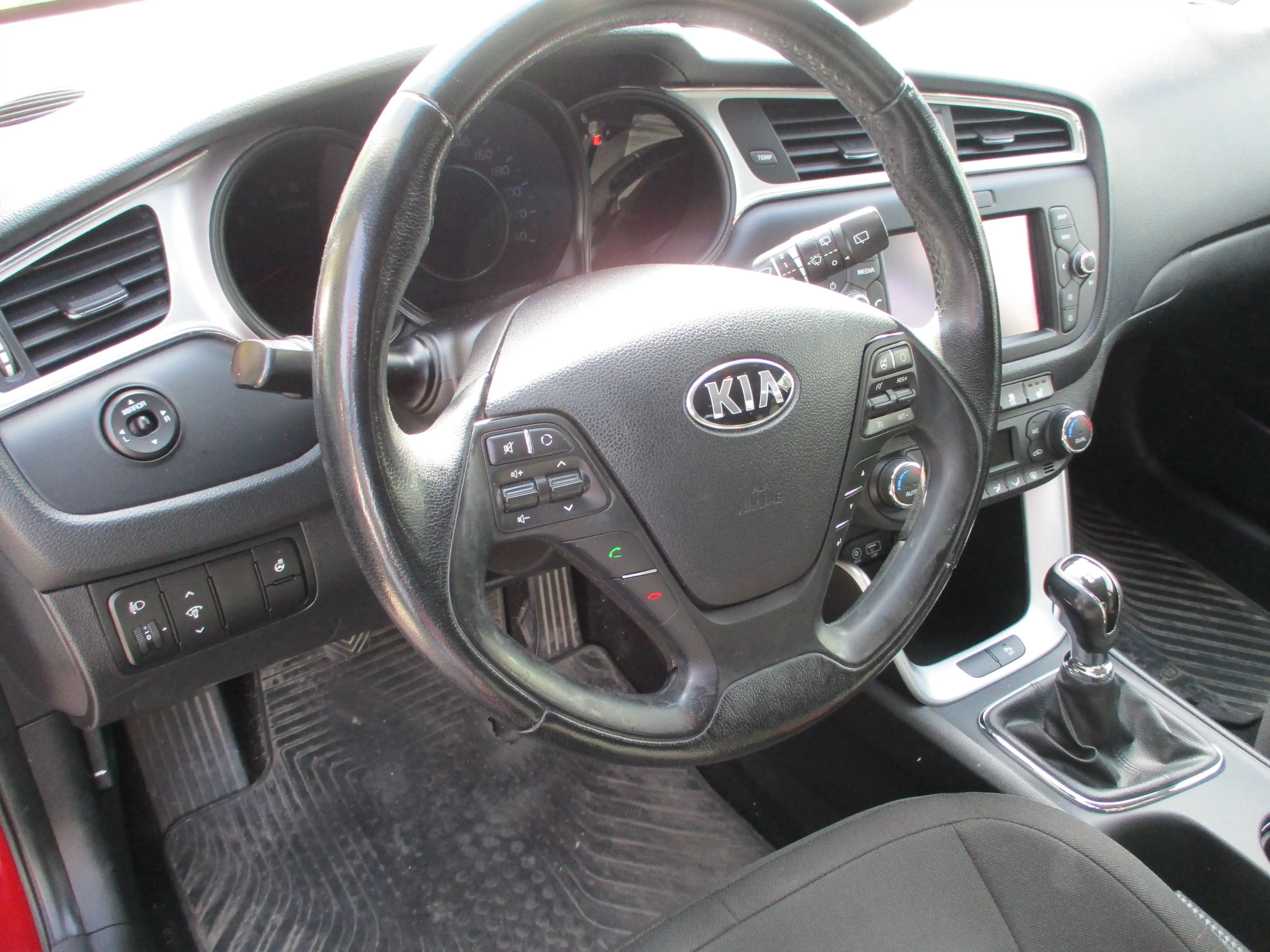 Kia Ceed / cee'd — photo 8
