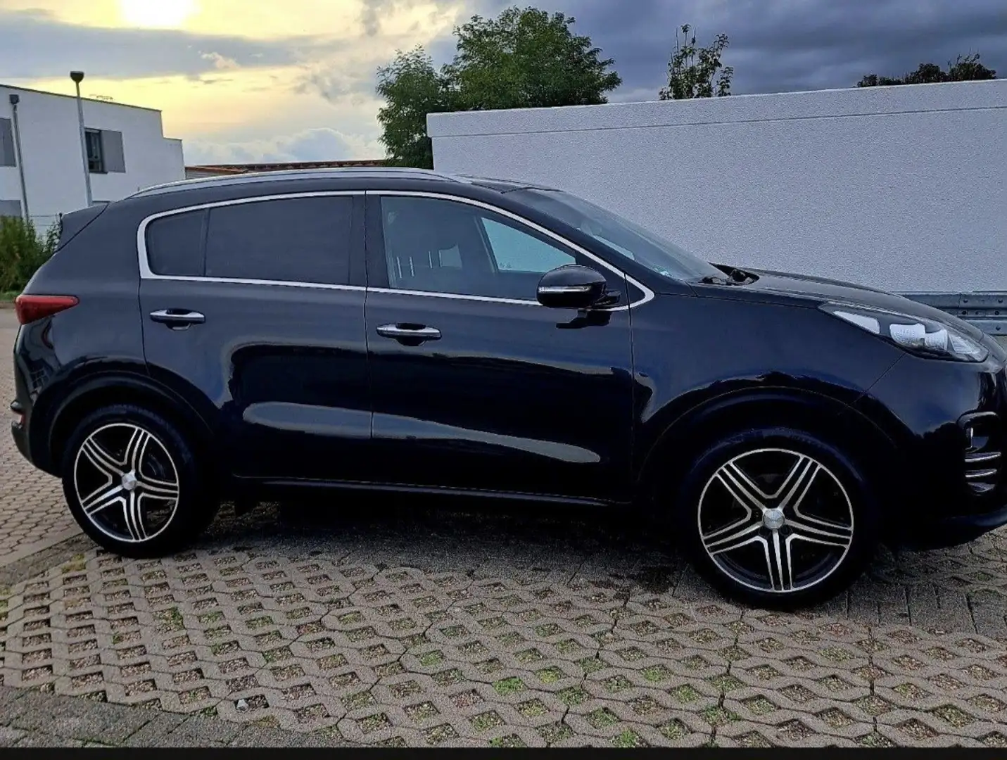 Kia Sportage 2,0 CRDI AWD Aut. Vision - 1