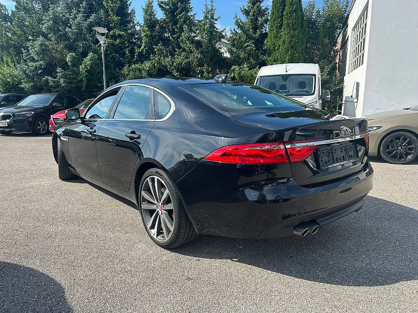 Jaguar XF 20d Prestige Aut. Schwarz - 2