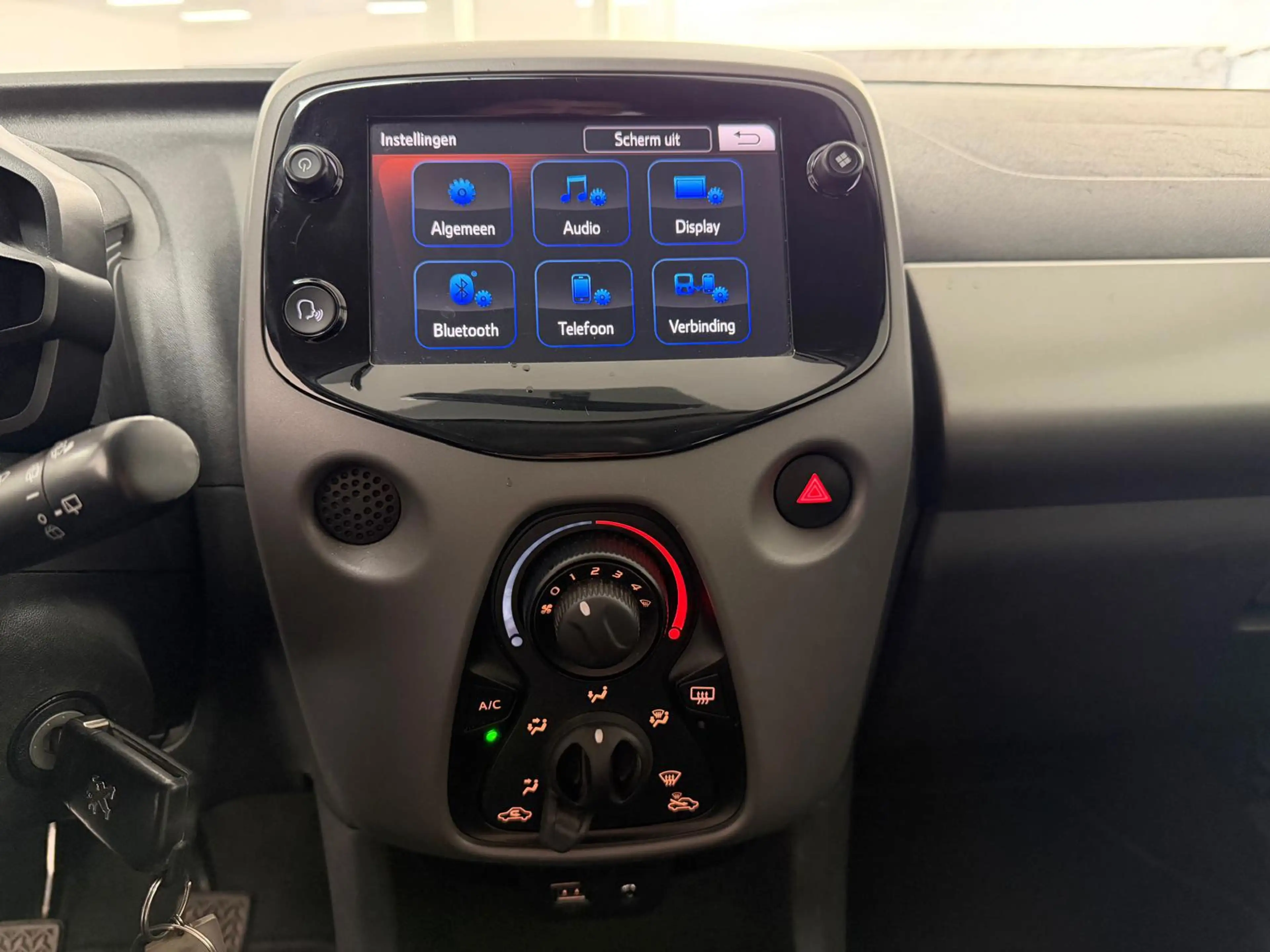 Peugeot 108 1.0 e-VTi Active — photo 10
