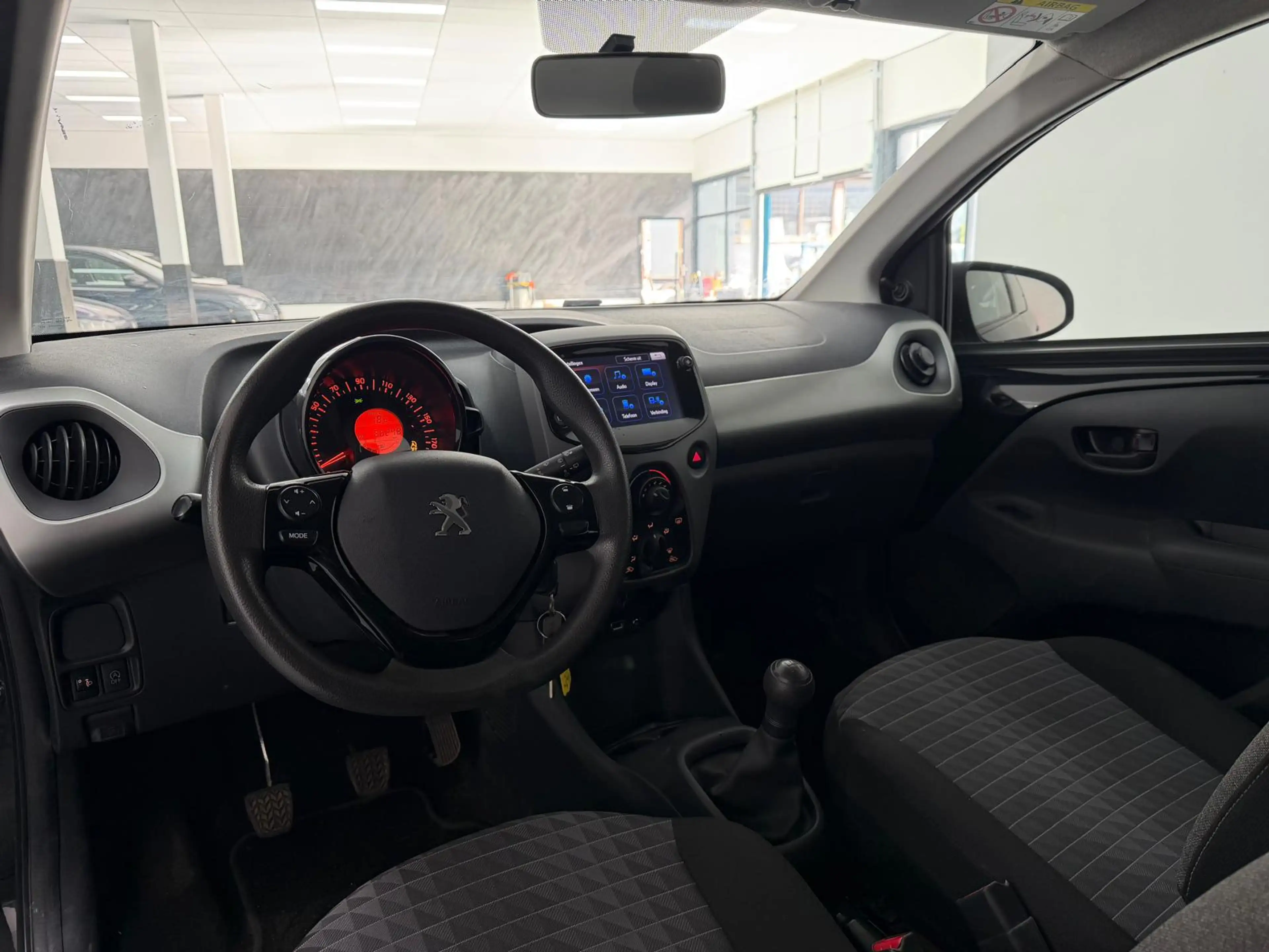 Peugeot 108 1.0 e-VTi Active — photo 8