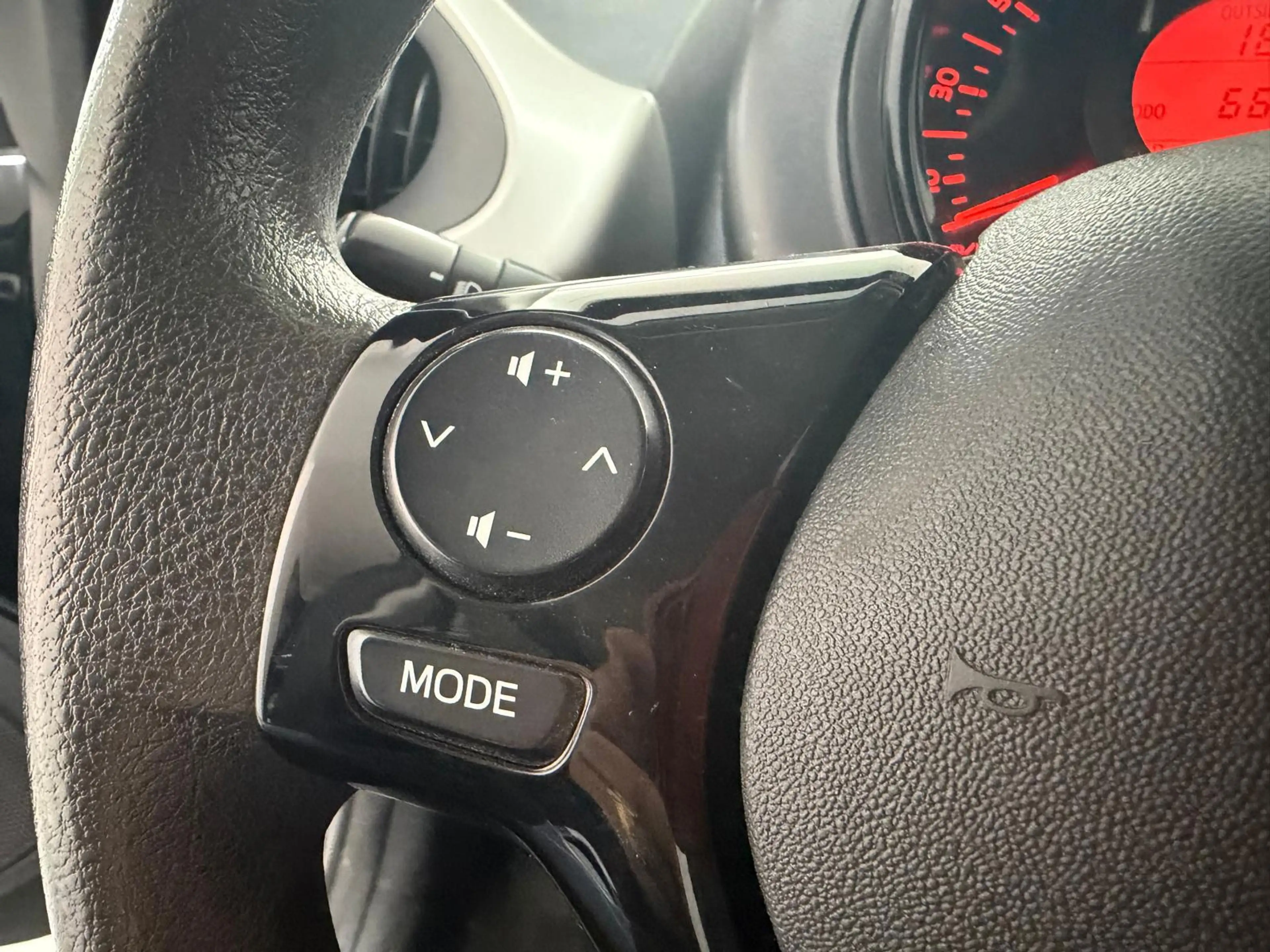 Peugeot 108 1.0 e-VTi Active — photo 14
