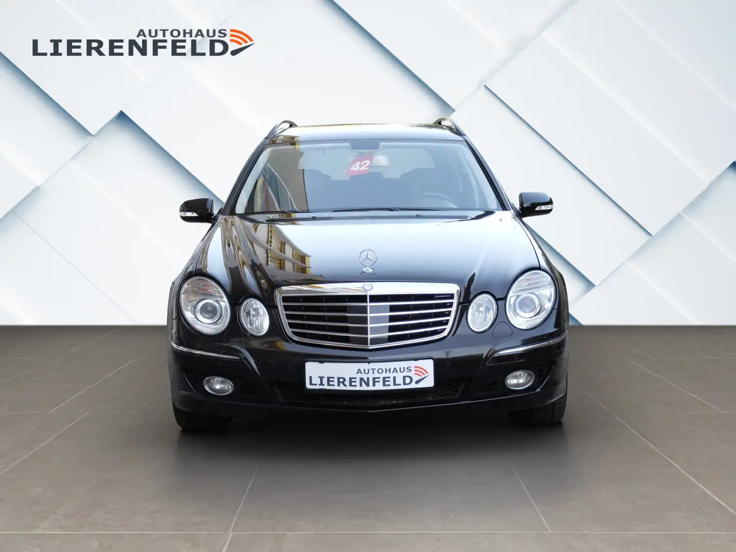Mercedes-Benz E 500 T 4Matic Mega Ausstattung Schwarz - 2
