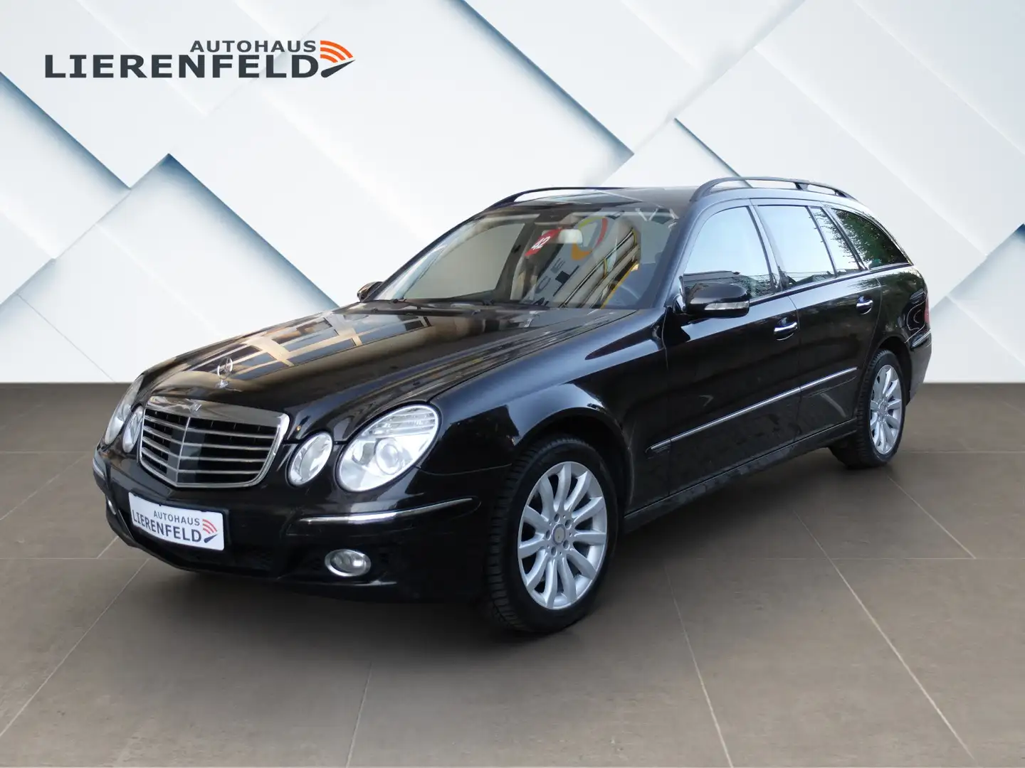 Mercedes-Benz E 500 T 4Matic Mega Ausstattung Schwarz - 1