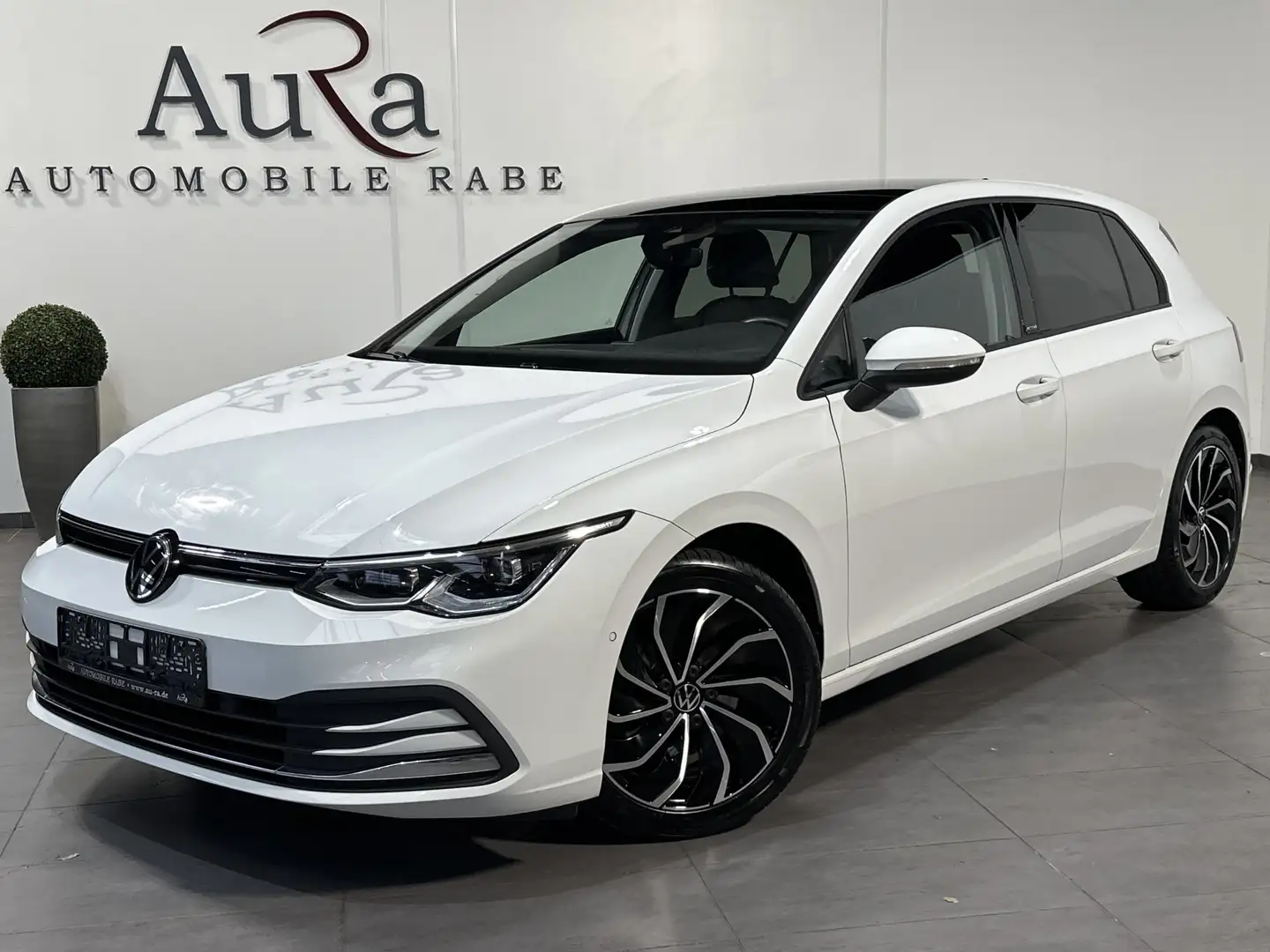 Volkswagen Golf 1.5 eTSI DSG Active NAV+LED+AHK+ACC+VC+PANO Bianco - 1