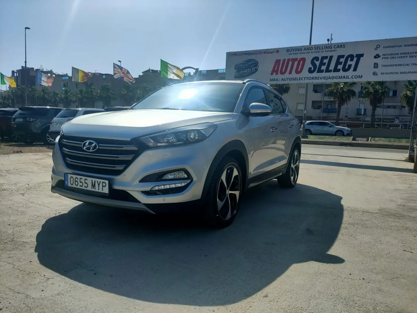 Hyundai TUCSON 1.7CRDI Style DT 4x2 141 Silber - 2