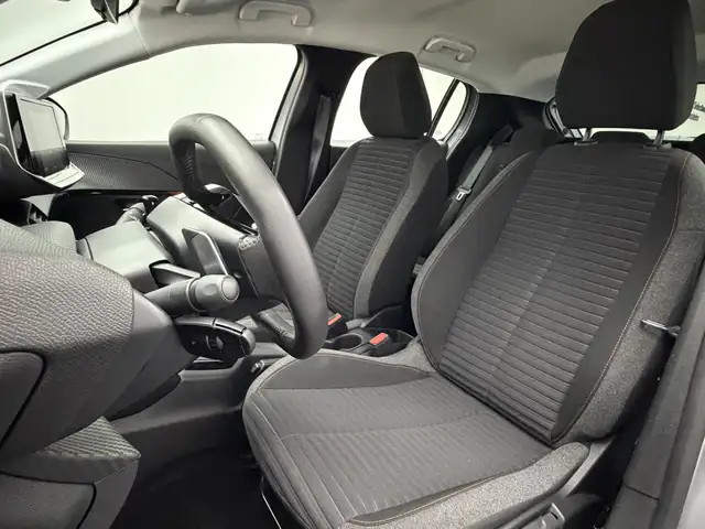 Peugeot 208 view 6