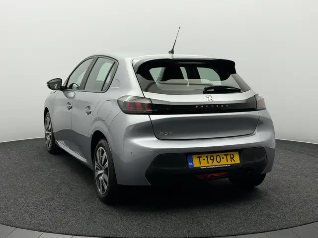 Peugeot 208 view 5
