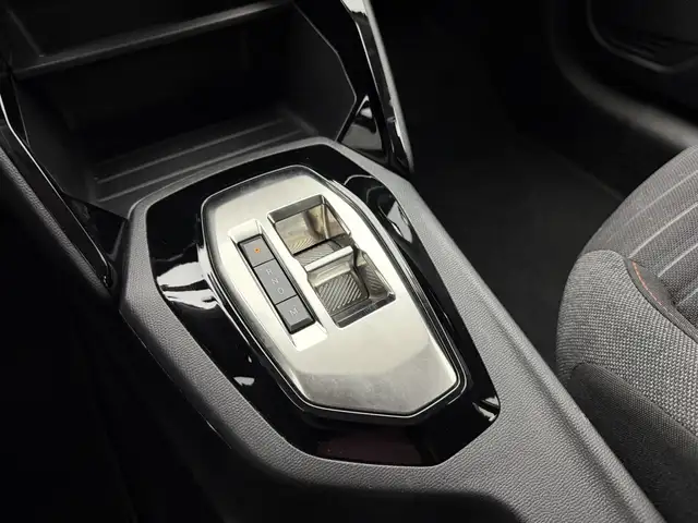 Peugeot 208 view 9