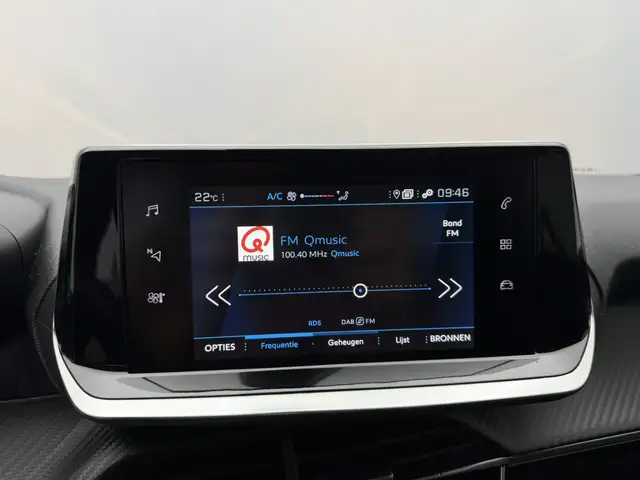 Peugeot 208 view 18