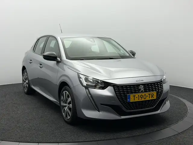 Peugeot 208 view 4