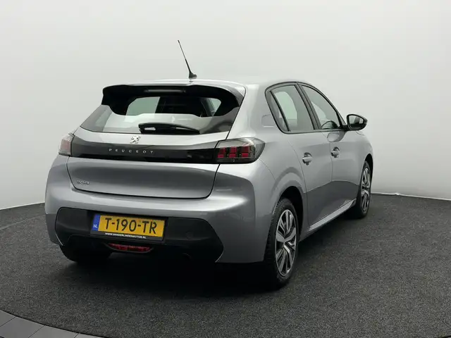 Peugeot 208 view 3