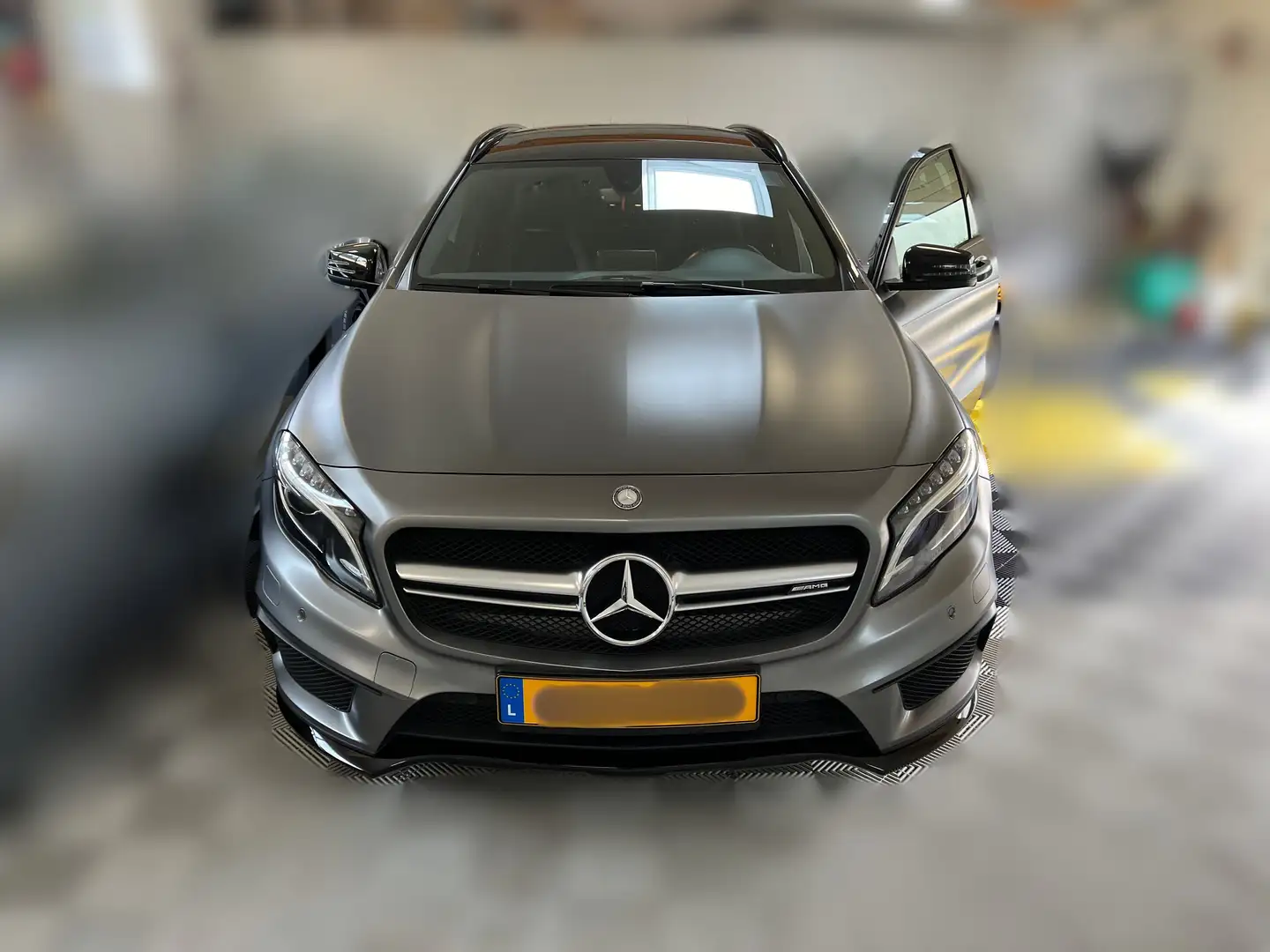 Mercedes-Benz GLA 45 AMG 4-matic siva - 2