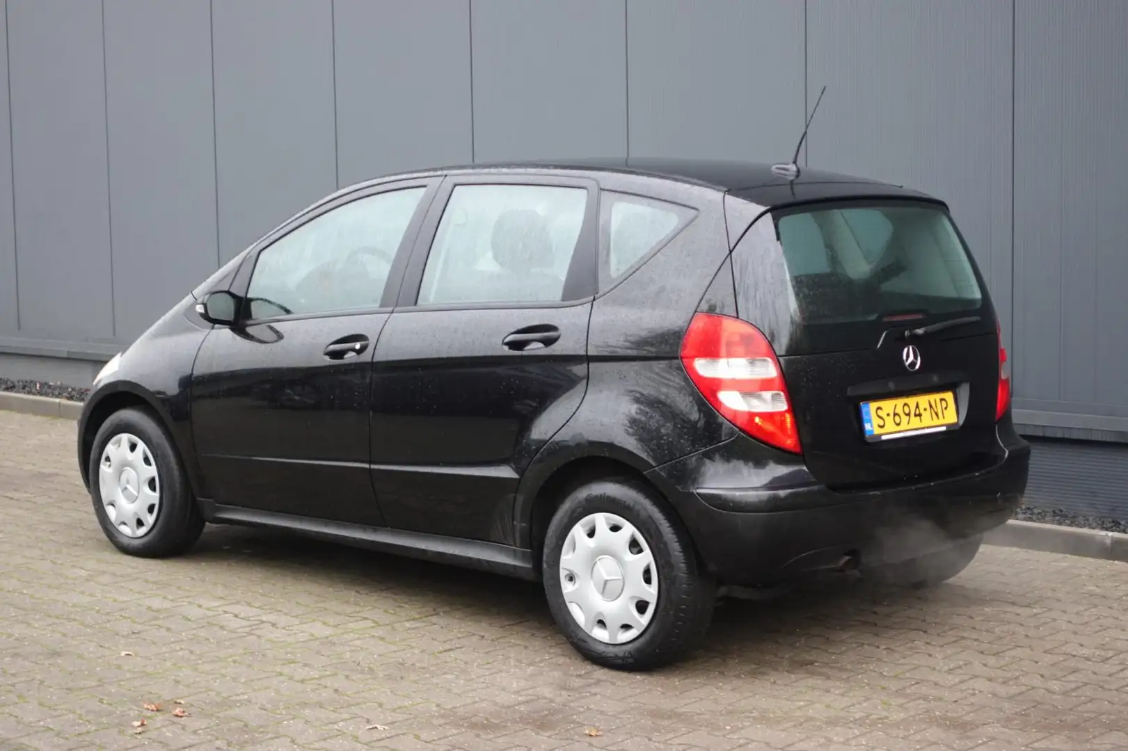 Mercedes-Benz A 150 Classic LEES TEKST Fekete - 2