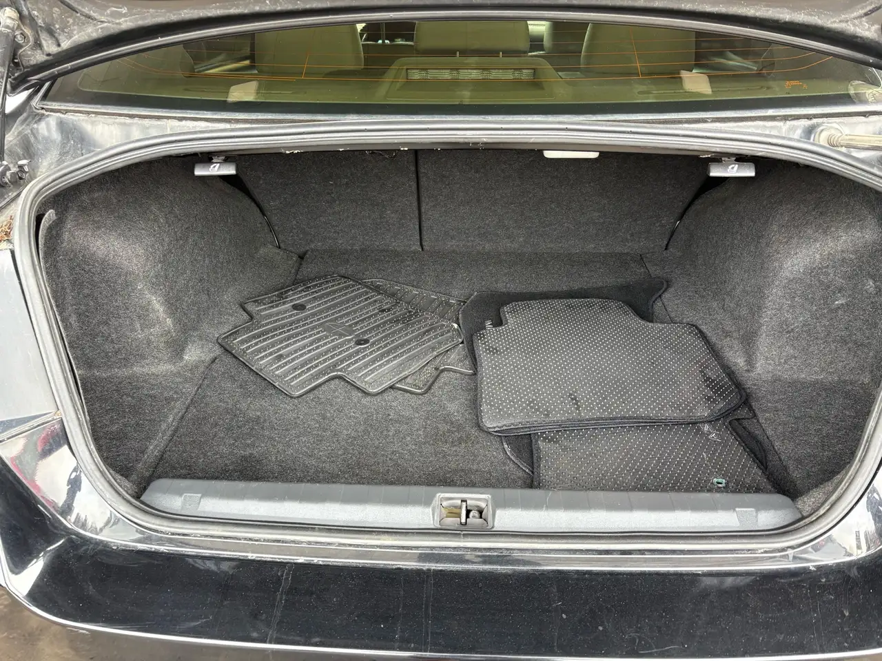 Subaru Legacy снимка Subaru Legacy