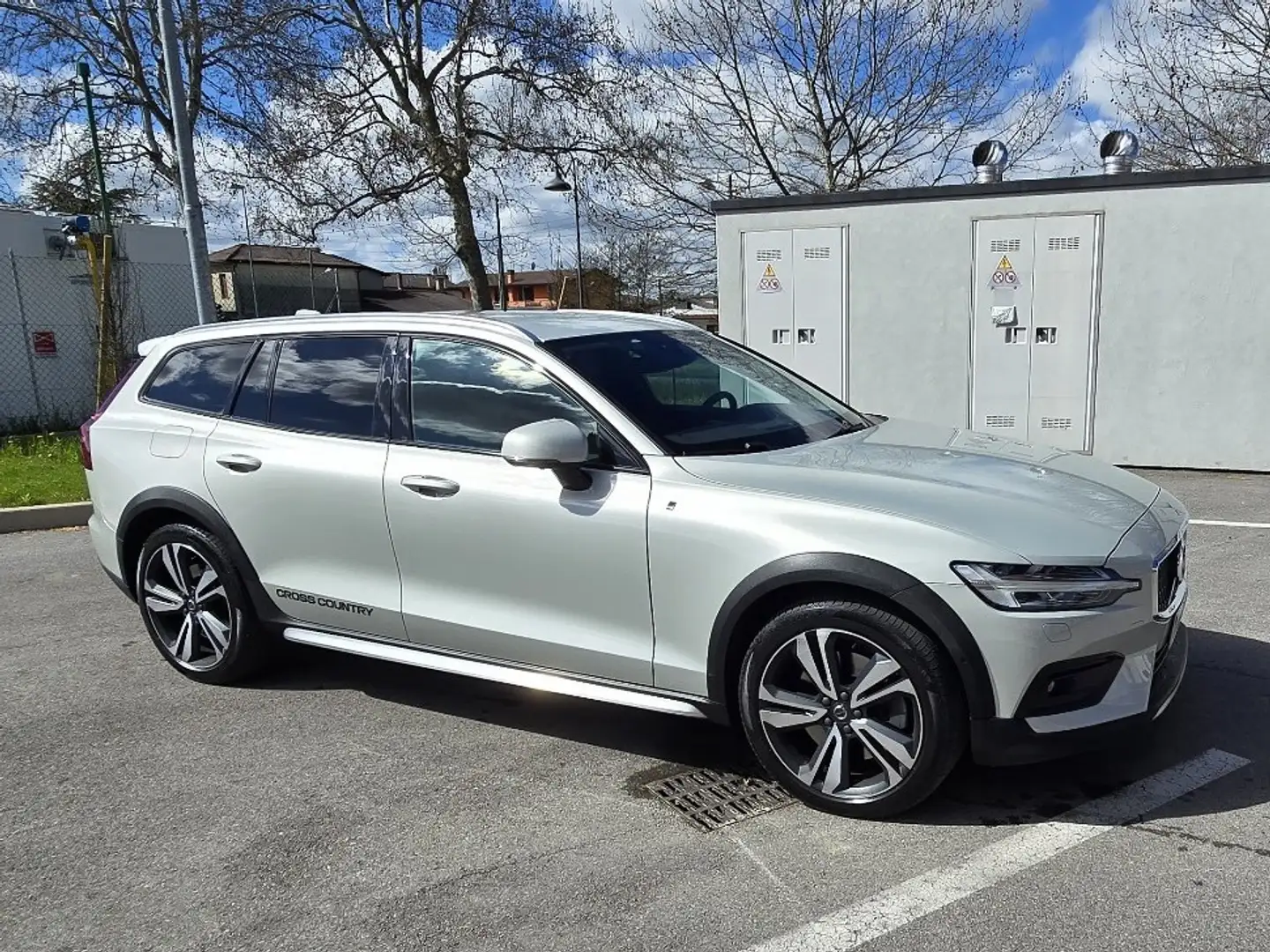 Volvo V60 Cross Country 2.0 d4 Pro geartronic Gris - 1