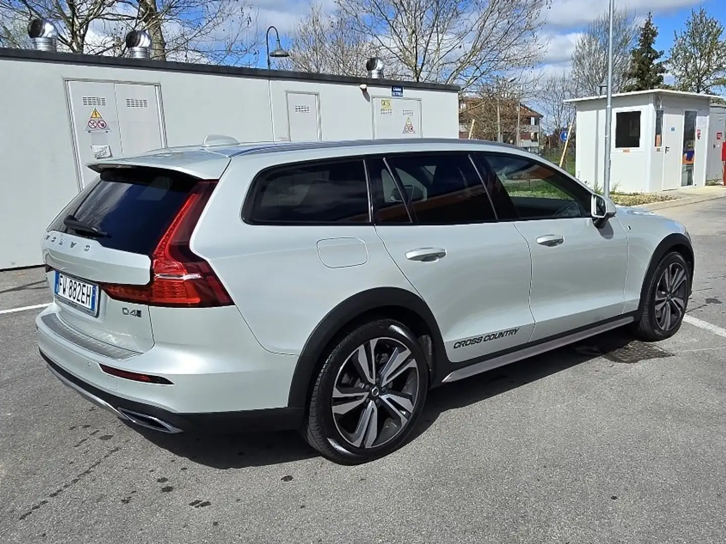 Volvo V60 Cross Country 2.0 d4 Pro geartronic Grijs - 2