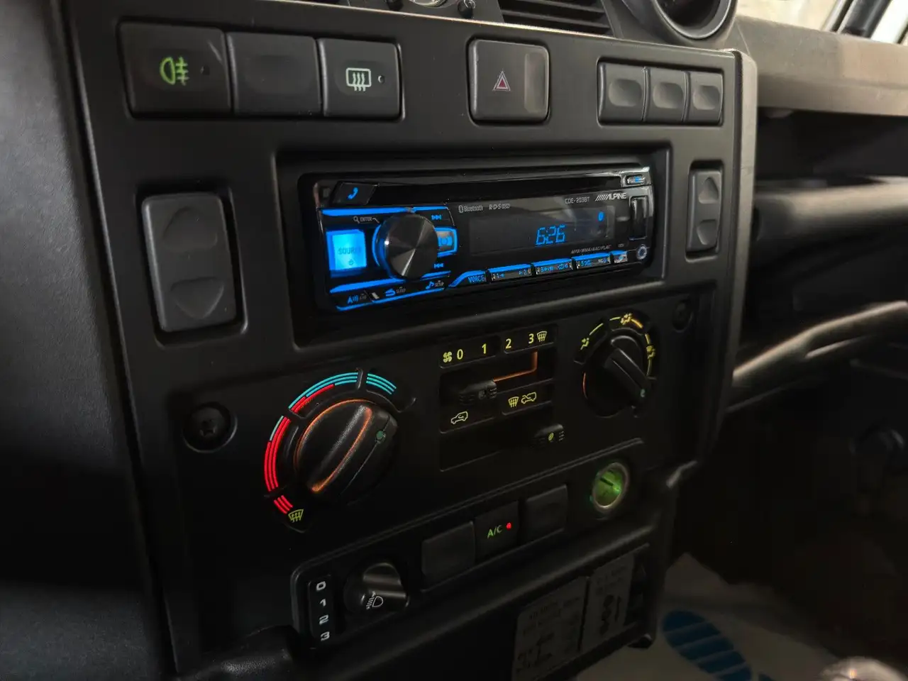 LAND ROVER DEFENDER 110 E STATION WAGON 122CH - 4X4 - BVM - 144.380 KMS