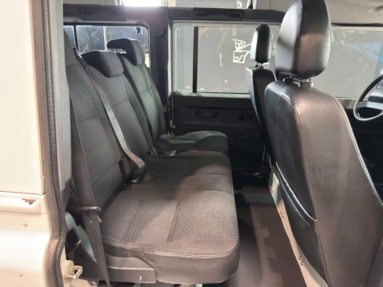 LAND ROVER DEFENDER 110 E STATION WAGON 122CH - 4X4 - BVM - 144.380 KMS