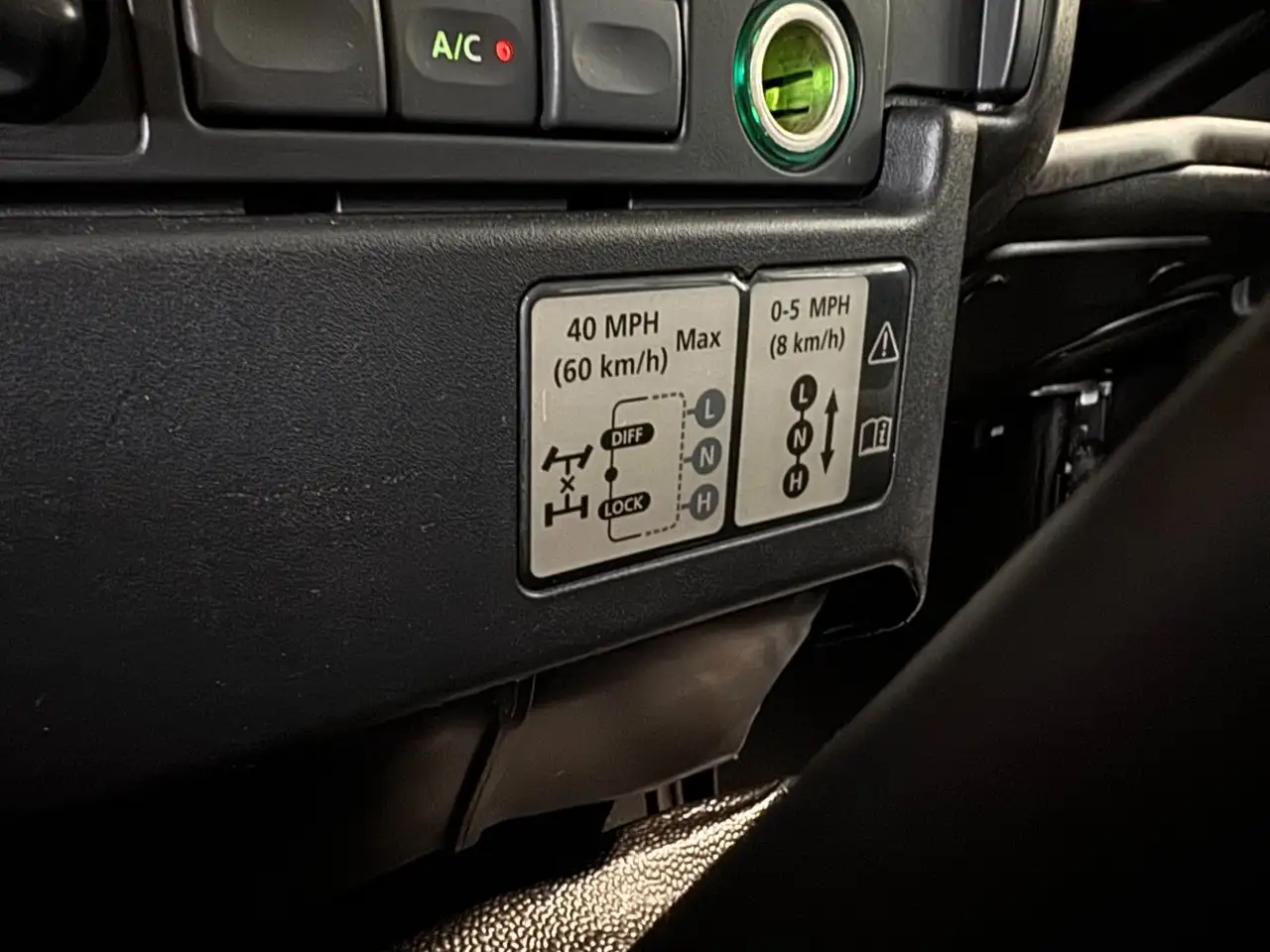 LAND ROVER DEFENDER 110 E STATION WAGON 122CH - 4X4 - BVM - 144.380 KMS