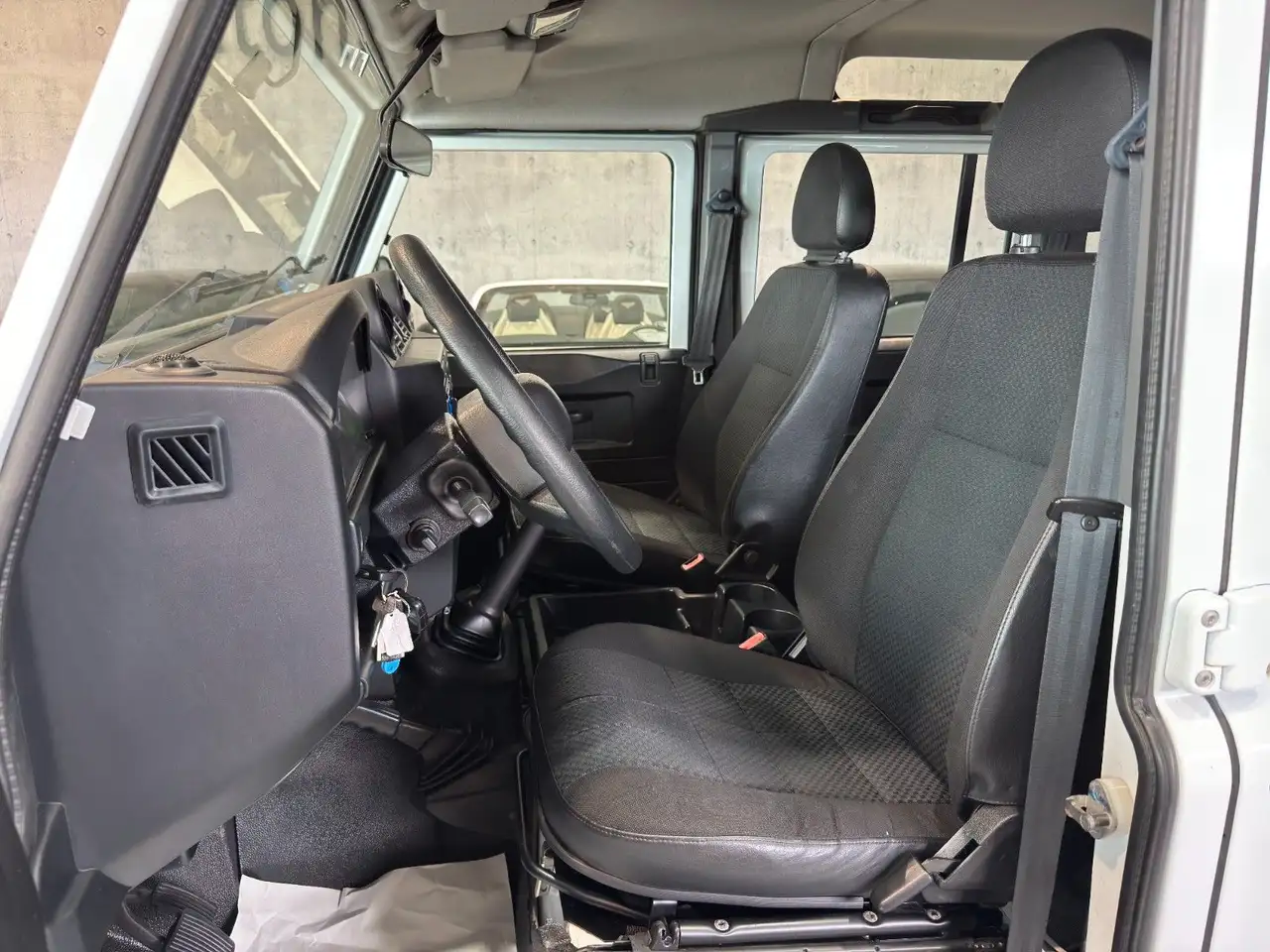 LAND ROVER DEFENDER 110 E STATION WAGON 122CH - 4X4 - BVM - 144.380 KMS