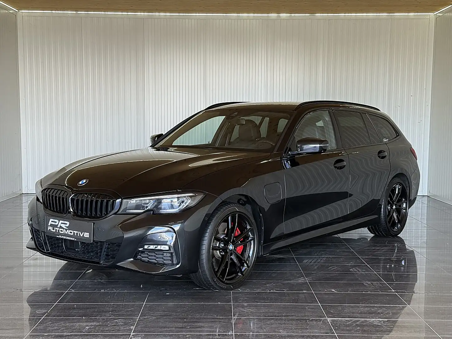 BMW 330 e M-Sport PHEV xDrive Touring Aut. AHK*GESTIK*3... Schwarz - 1